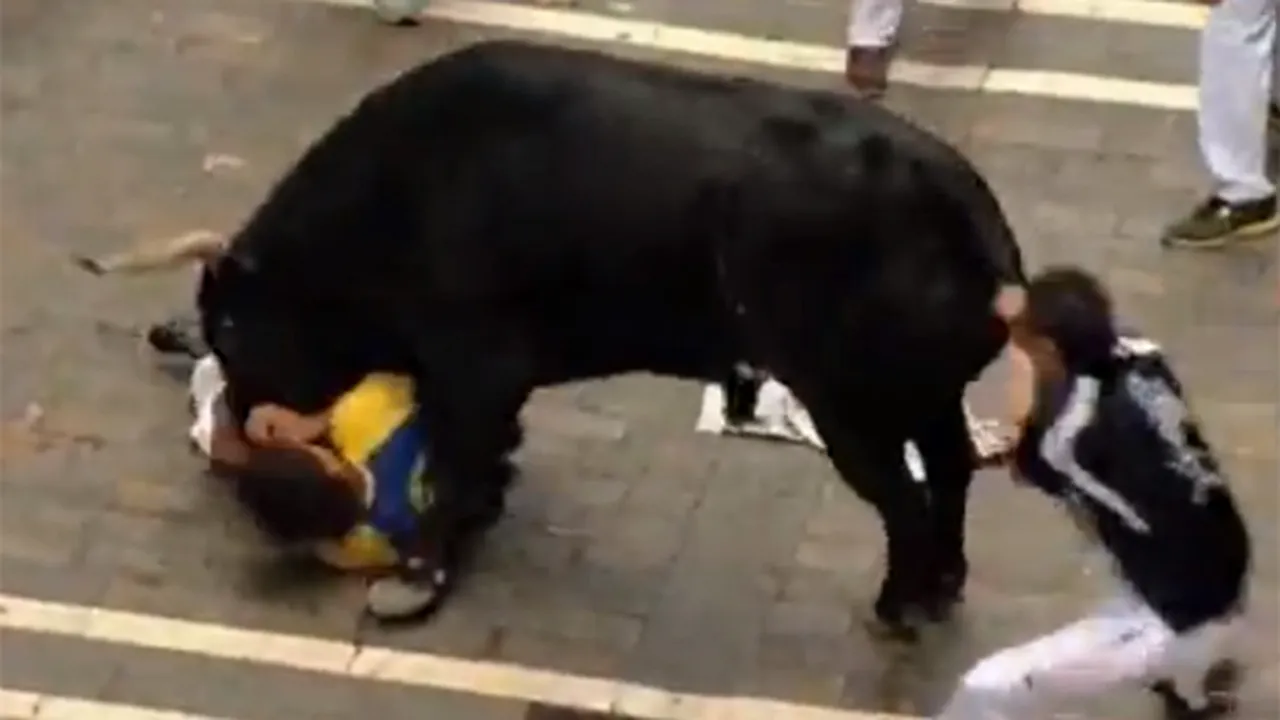 Scene de groază la Pamplona: Trei persoane au fost rănite grav după ce au fost împunse de tauri - FOTO, VIDEO