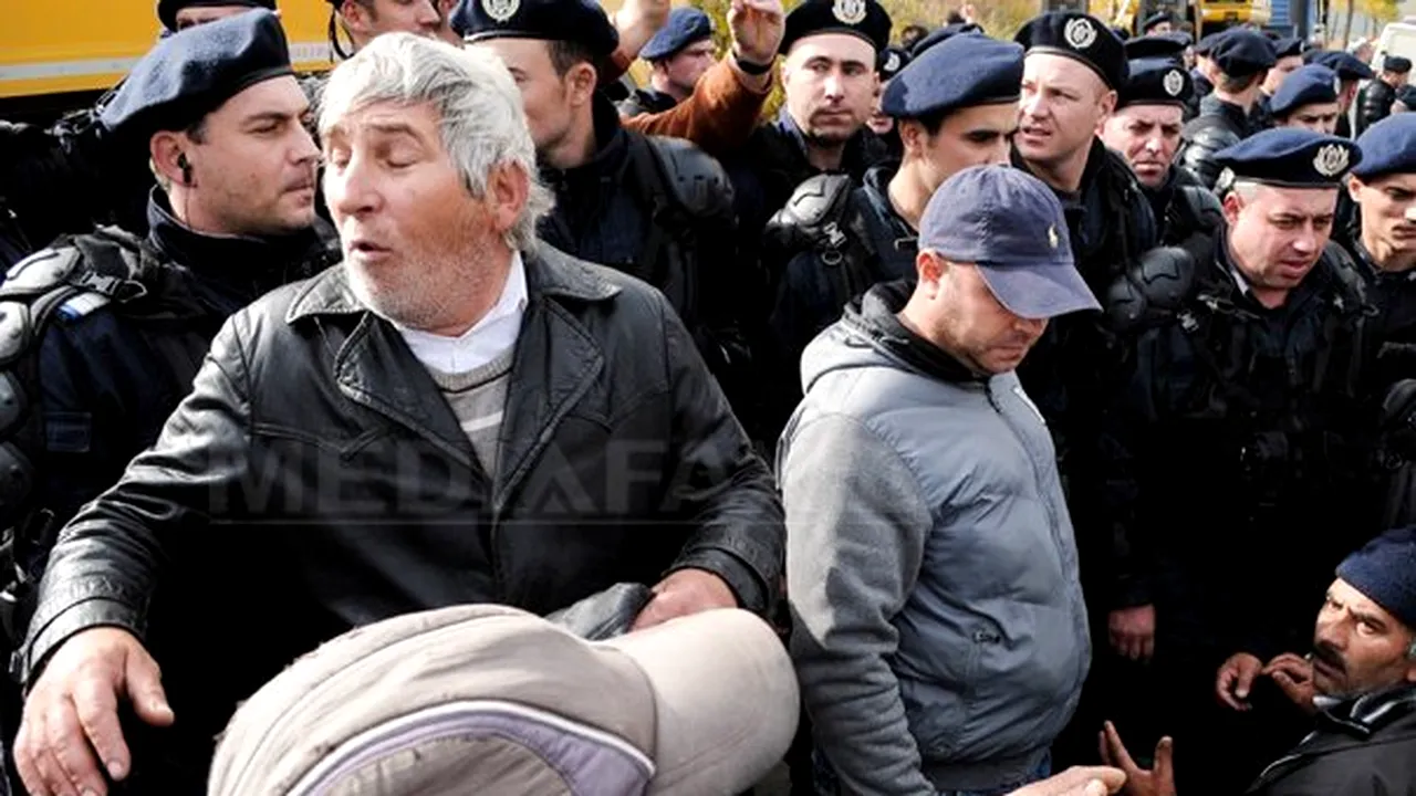 Protestatarii din Pungeşti spun că au renunţat la greva foamei din cauza abuzurilor jandarmilor