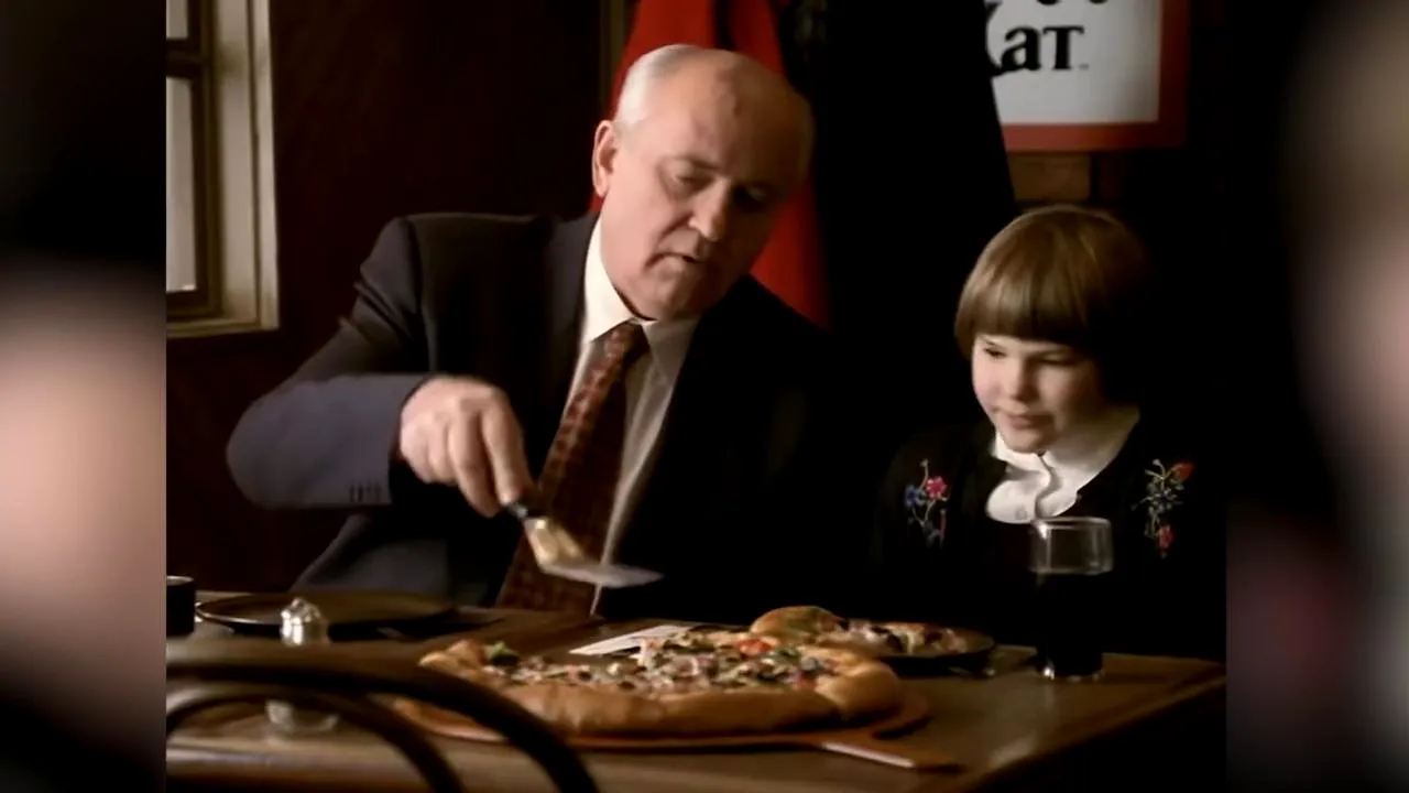 Gorbaciov, într-o reclamă americană: „Mulţumită lui avem multe lucruri, precum pizza”