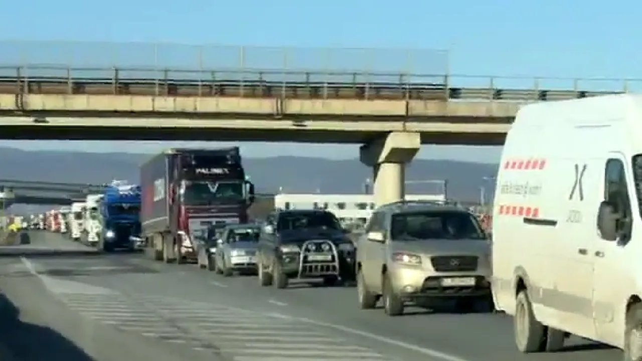 Protestul transportatorilor rutieri blochează traficul pe A1 Bucureşti-Piteşti