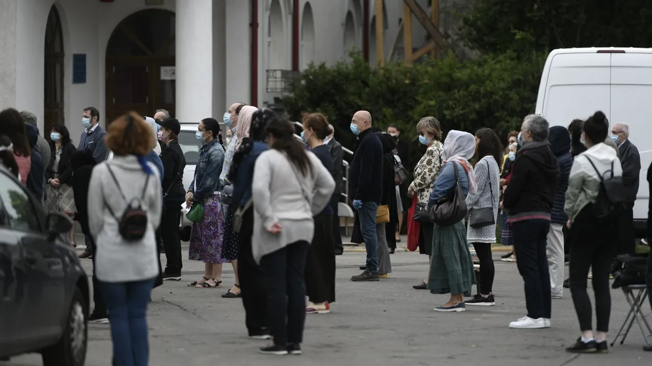 Le Monde desfiinţează măsurile din România: Să te protejezi de COVID-19 este 