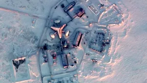 CNN: Rusia acumulează o forţă militară fără precedent în Arctica. Imagini din satelit