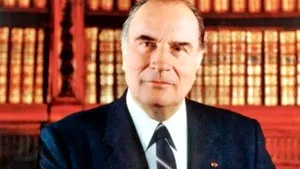 Biblioteca fostului preşedinte francez François Mitterrand a fost scoasă la licitaţie. Suma la care este evaluată