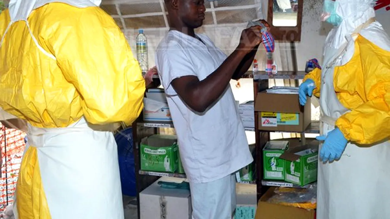 Virusul Ebola a provocat moartea a 887 de persoane