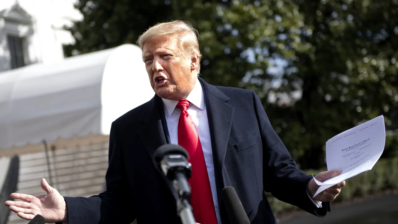 Donald Trump, criticat că ar fi distrus documente în timp ce era preşedinte, neagă acuzaţiile 