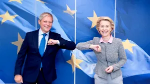 Cioloş a discutat criza politică din România cu Ursula von der Layen