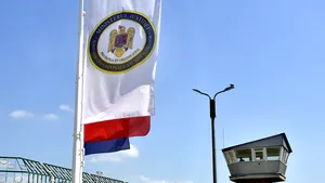 Cinci persoane implicate în scandalul în care un agent de penitenciar a fost bătut, identificate