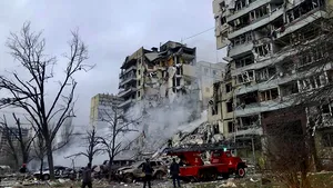 Bombardamente la Dnipro. O şcoală şi un bloc au fost avariate