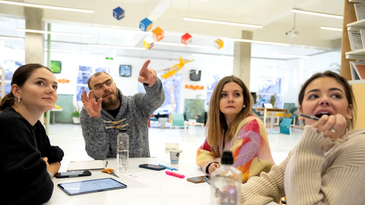 Reîncepe singurul MBA din România dedicat profesioniştilor din industriile creative. FABIZ lansează o nouă sesiune de înscrieri: doar 30 de locuri disponibile