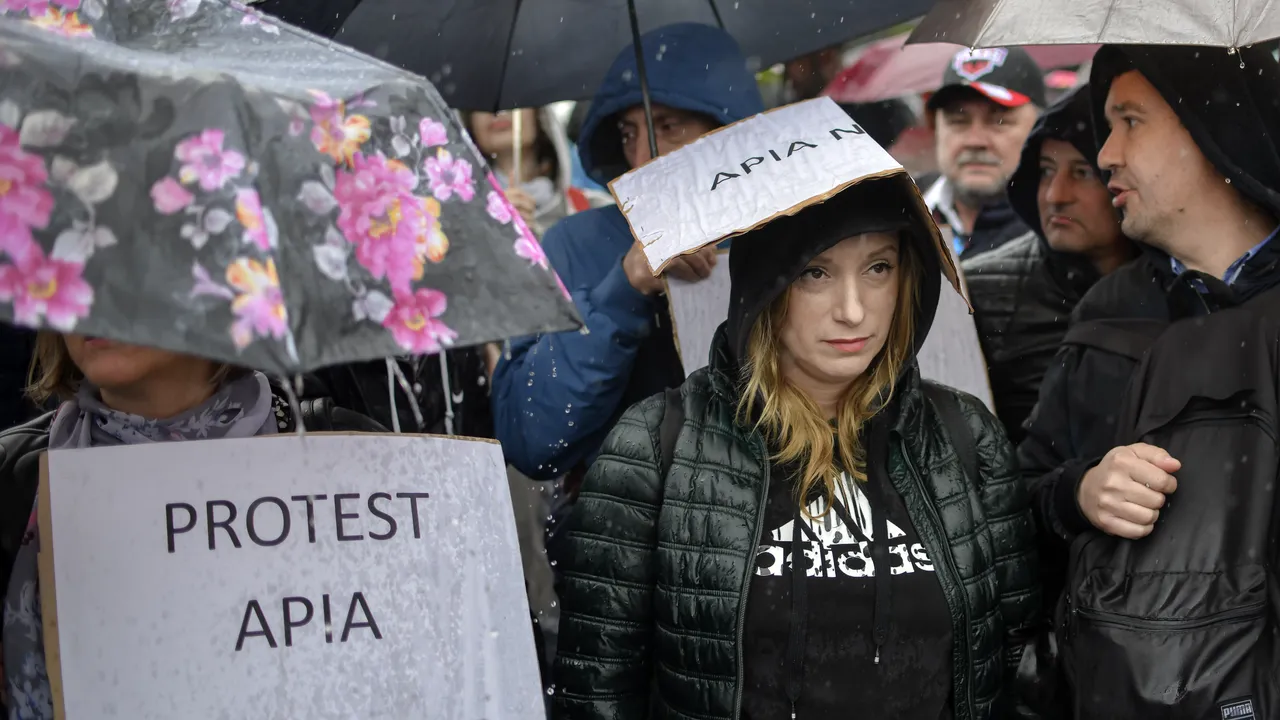 Angajaţii Agenţiei de Plăţi şi Intervenţie pentru Agricultură, a doua zi de proteste spontane