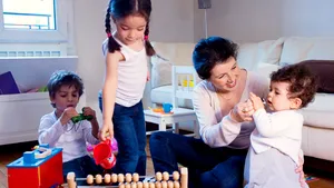 Preşedintele Băsescu a promulgat legea care reglementează profesia de bonă