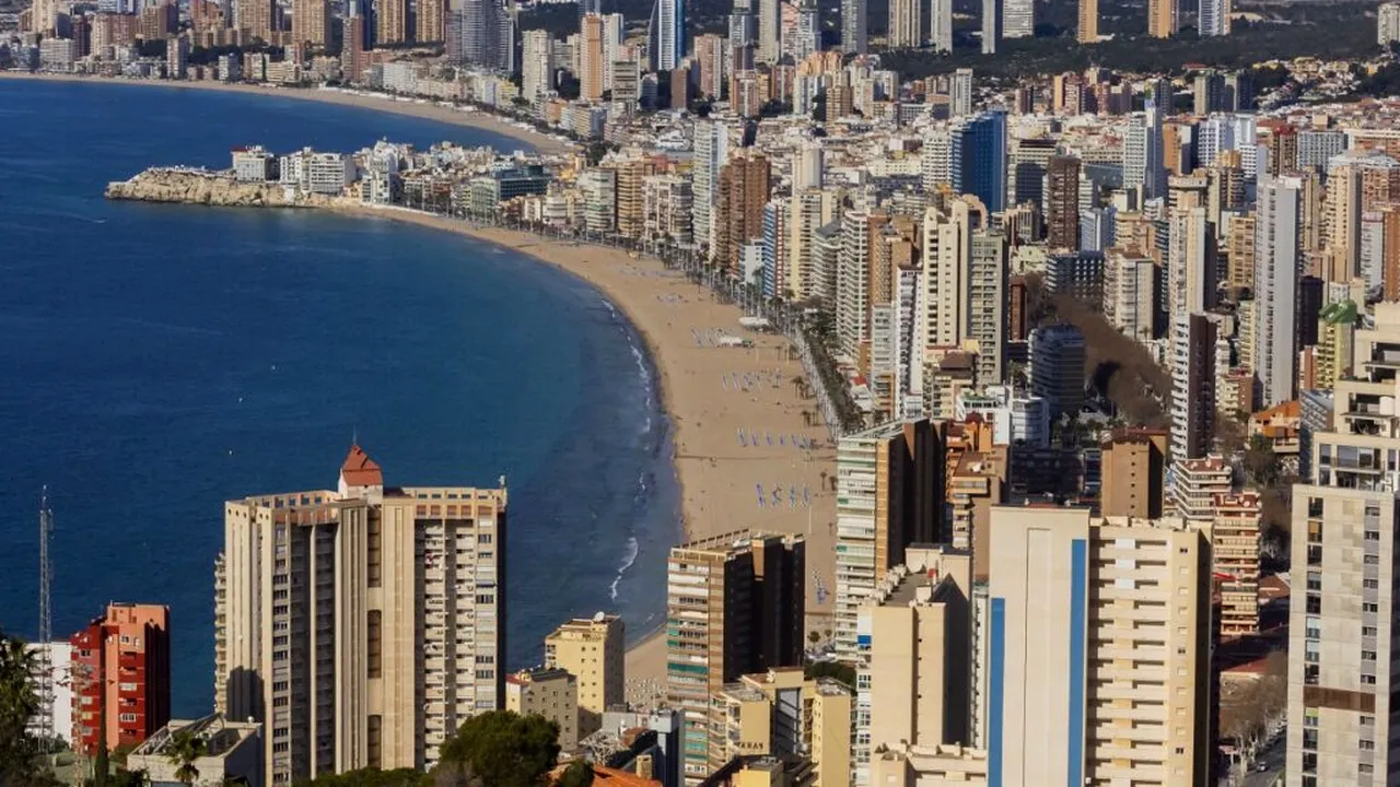 Spania, record de turiști: cine sunt străinii care lasă cei mai mulți bani în țară