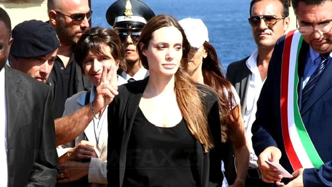 Angelina Jolie a vizitat Lampedusa, insula italiană care adăposteşte câteva mii de imigranţi - VIDEO