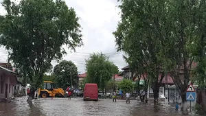 Două drumuri şi zeci de gospodării din judeţul Teleorman au fost inundate | VIDEO, FOTO