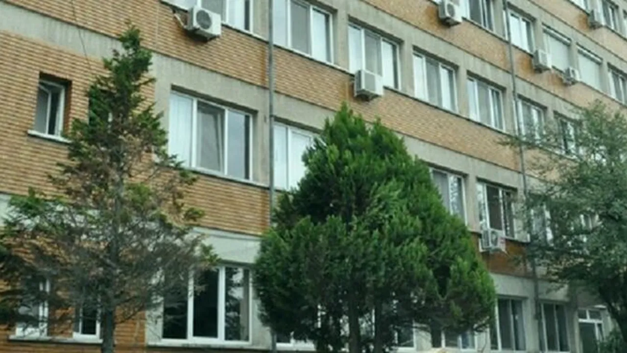 Incendiu la Spitalul Judeţean Reşiţa. Plan Roşu de intervenţie