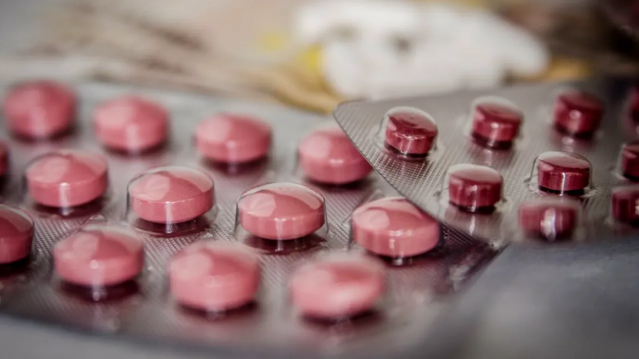O asistentă medicală a furat medicamente oncologice pentru uz personal. Ce pedeapsa a primit