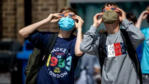 Soarele s-a ascuns după Lună. Prima eclipsă de Soare din 2021. În România a fost vizibilă la Satu Mare 