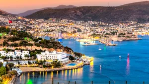 Operatorii turistici pregătesc deja vara 2027. Paralela45: Capacitatea charter crește puternic, iar Albania intră pe lista curselor directe