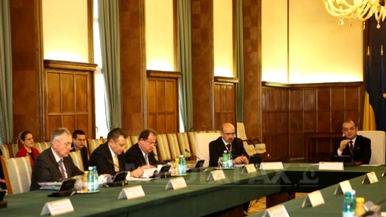 Guvernul prezintă FMI variante de TVA, cu impozitarea suplimentară a pensiilor mari şi creşterea CAS