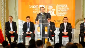 Boc: Iliescu a creat un stat limitat, Ponta fuge de revizuirea Constituţiei, Antonescu să demisioneze