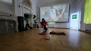 Curs de prim ajutor pentru jurnaliști: cum pot salva o viață înainte de sosirea ambulanței