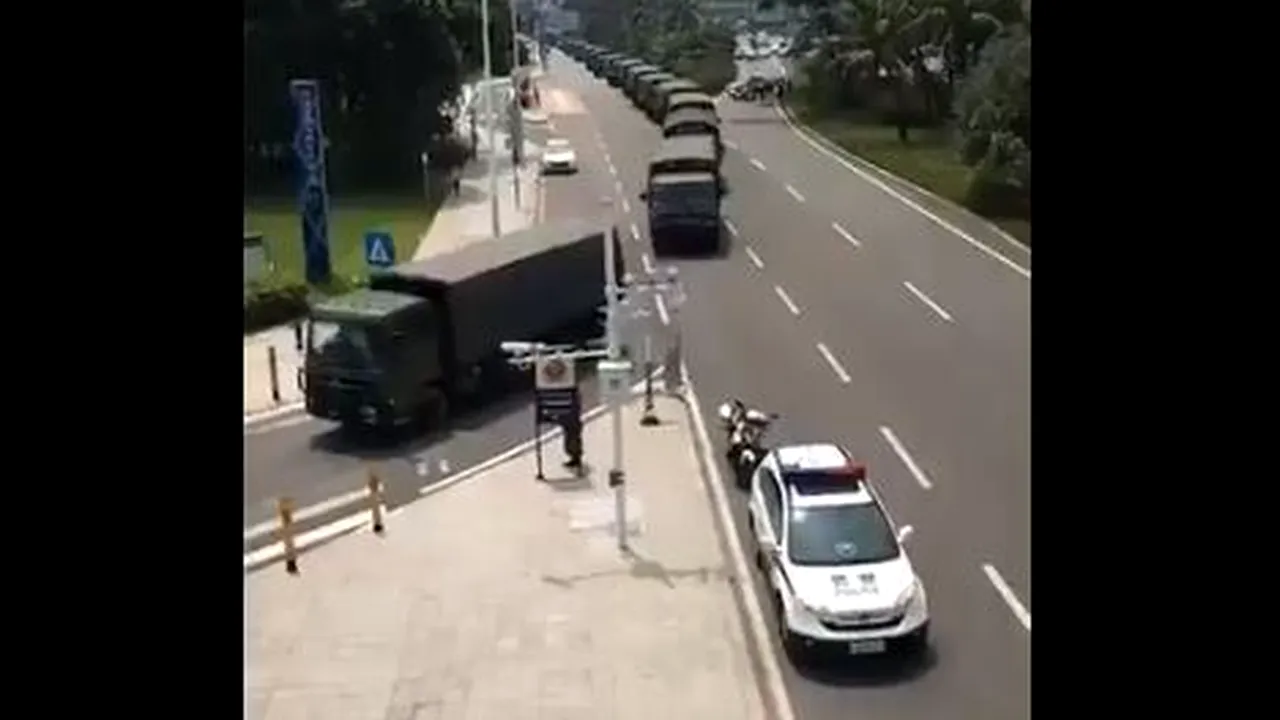 Criza din Hong Kong: Donald Trump anunţă că Beijingul mobilizează trupe la frontiera cu provincia autonomă chineză | VIDEO