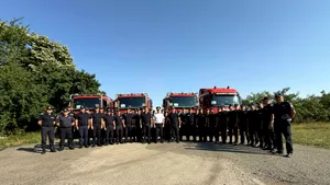 IGSU: 40 de pompieri români și mai multe autospeciale vor interveni pentru stingerea incendiilor de vegetație în Franța