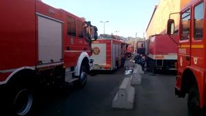 Incendiu la Hala Obor; persoanele care se aflau în interior au fost evacuate - FOTO, VIDEO