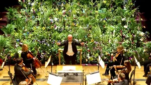 Filarmonica Regală din Londra cântă ca să crească florile