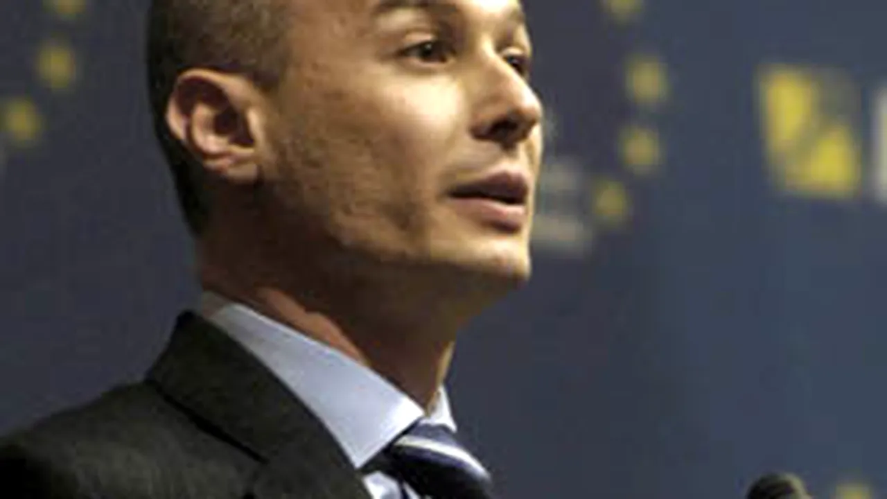 Olteanu: Legea de creştere a salariilor diplomaţilor va fi revotată