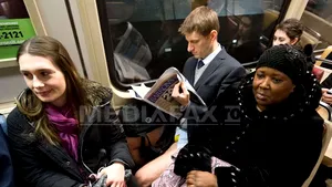 STUDIU: Conversaţiile cu persoanele necunoscute cresc nivelul de fericire