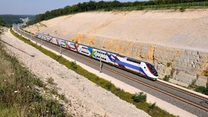 România vrea să fie hub în domeniul feroviar. O mare companie vrea să fabrice trenuri pe hidrogen și o cale ferată de mare viteză