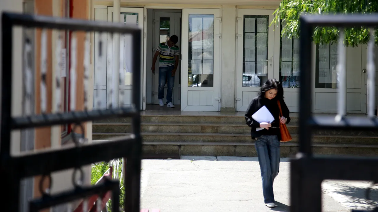 REZULTATE TITULARIZARE 2017 | Inspector şcolar: Universităţile să răspundă cum şi-a luat licenţa cel care a obţinut nota 2 la titularizare
