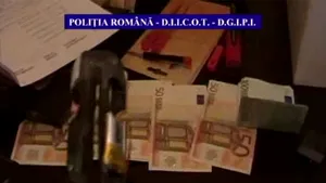 Dolj: Două persoane cercetate şi şase reţinute în dosarul fraudelor bancare prin skimming