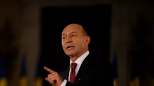 Băsescu revine şi spune că Geoană nu are nicio implicare în prelungirea paşaportului lui Popa
