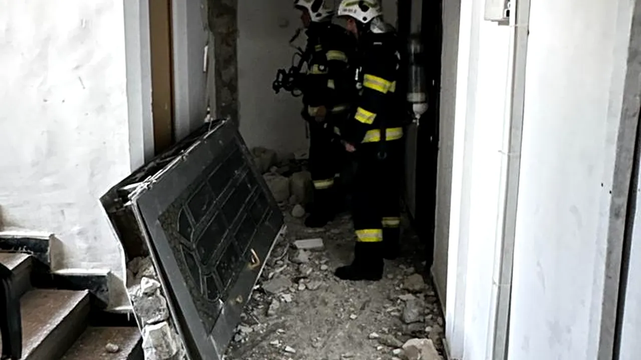 Explozie la un apartament pe Şoseaua Berceni din Capitală. O femeie a fost transportată la spital