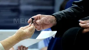 ALEGERI PREZIDENŢIALE 2014 - Prezenţa la vot în Capitală la închiderea urnelor, date oficiale: 54,29%, faţă de 50,09% în 2009