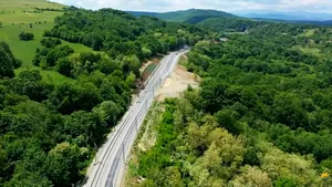 Circulă trenuri de lucru pe cea mai nouă cale ferată din România, pe un tronson de 67 de kilometri