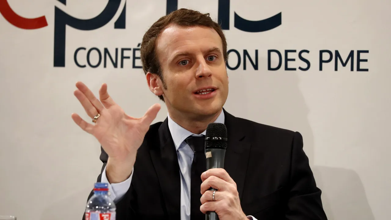 Emmanuel Macron se distanţează de Marine Le Pen în sondaje, având şanse să câştige detaşat prezidenţialele din Franţa