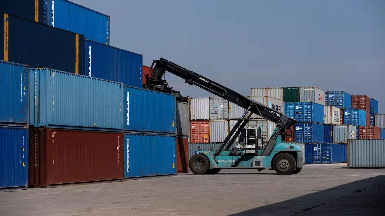 ZF: Se anunţă un 2024 dinamic pe piaţa livrărilor de depozite