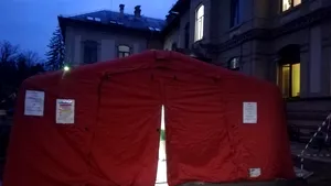 Măsură nouă de luptă împotriva Covid: Străzi spălate cu clor în cea mai mare comună din România 