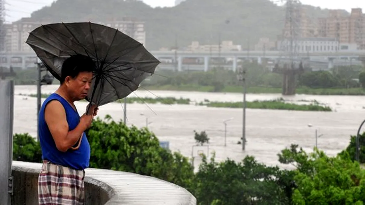 Taifunul Soulik se apropie de China: 500.000 de oameni au fost evacuaţi