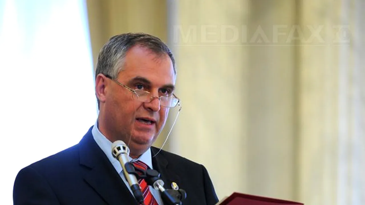 Boc discută cu fostul şi actualul ministru al Comunicaţiilor despre plăţile online