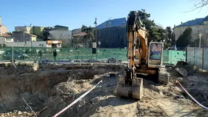 Lanţ uman în jurul unor vestigii antice din cetatea Tomis, ameninţate de construcţia unui bloc. VIDEO