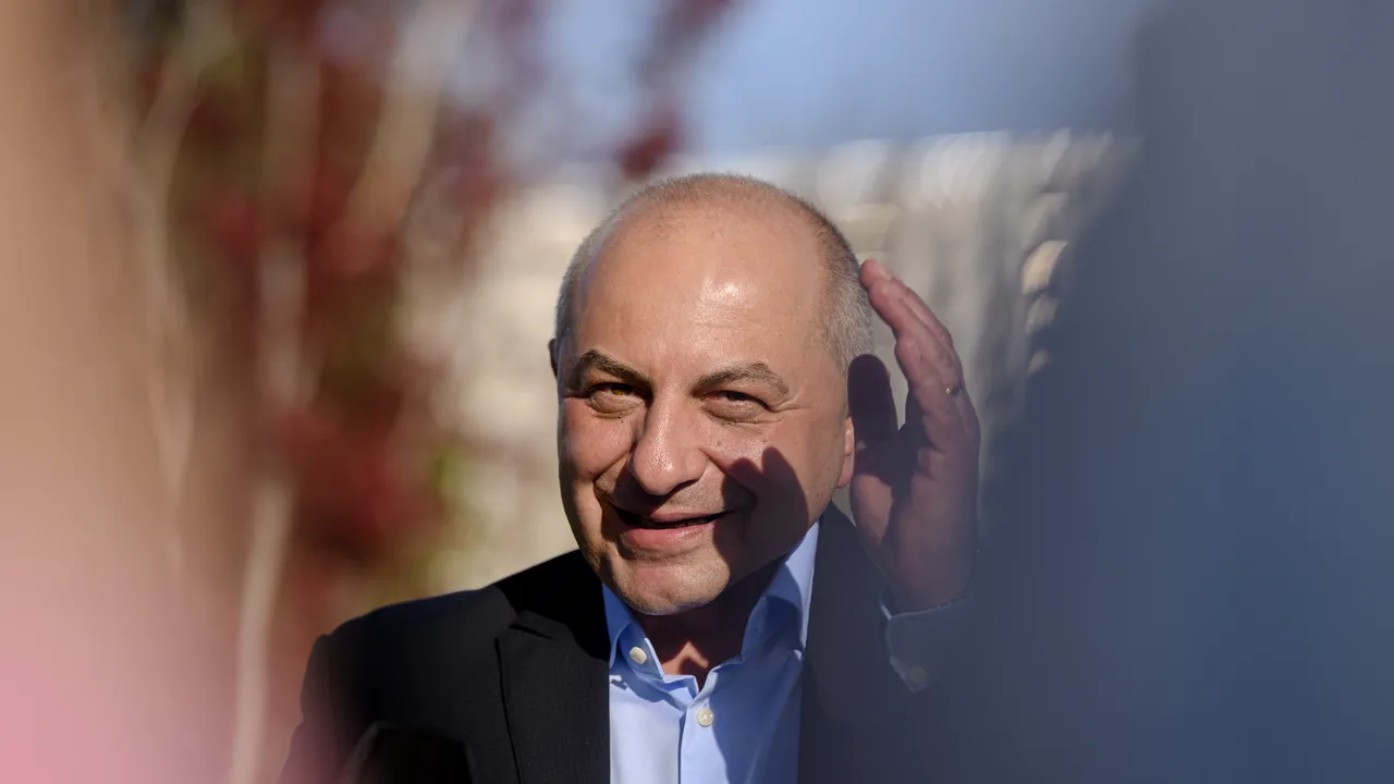 Cîrstoiu, ironii la adresa lui Dan: Rolul nostru nu e să spunem că apa caldă va veni  a doua zi