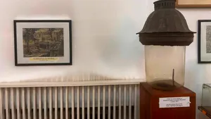 Acum 169 de ani, România avea prima rafinărie din lume, era prima țară producătoare de țiței, iar Bucureștiul era primul oraș iluminat cu petrol lampant. Când s-a introdus curentul în Capitală
