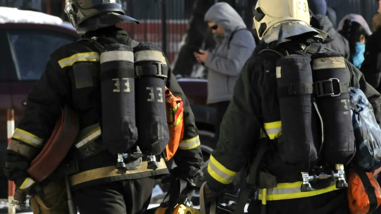 Sute de persoane au fost evacuate după ce un incendiu a afectat un hotel de lux din Paris