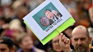 Este Bill Gates una dintre cauzele ratelor scăzute de vaccinare? Ce spune miliardarul