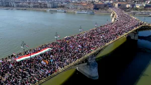 ALEGERI UNGARIA UPDATE. Viktor Orban și Péter Magyar se confruntă politic, astăzi, în două marșuri uriașe la Budapesta, cu o lună înainte de alegeri: marșul păcii este urmat de marșul pentru schimbarea sistemului