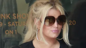 Jessica Simpson, cum rar o vezi. Cum arată vedeta la şase luni după ce a devenit mamă - FOTO